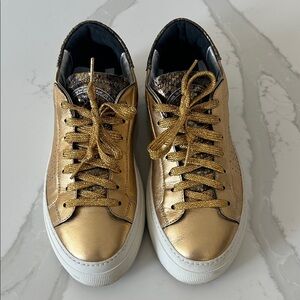 P448
Metallic Perforated Sneakers In Gold